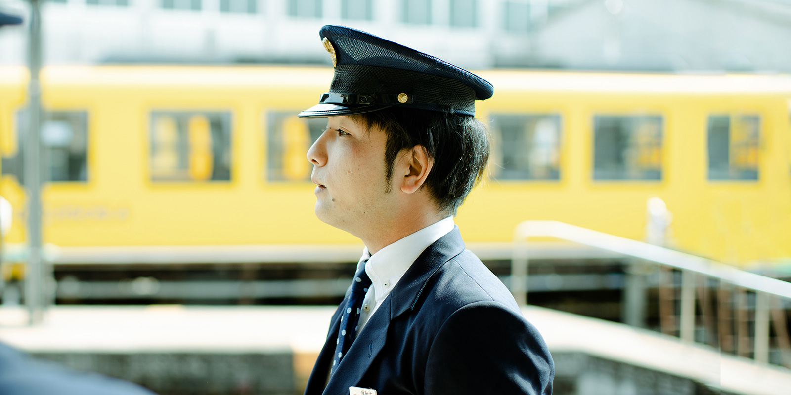 様々な人の仕事や思いが一つになってお客様に鉄道サービスを提供する。