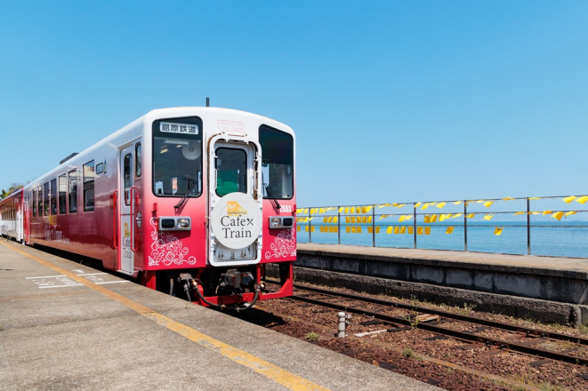 20220409_大三東駅_kamone2両編成 (2)